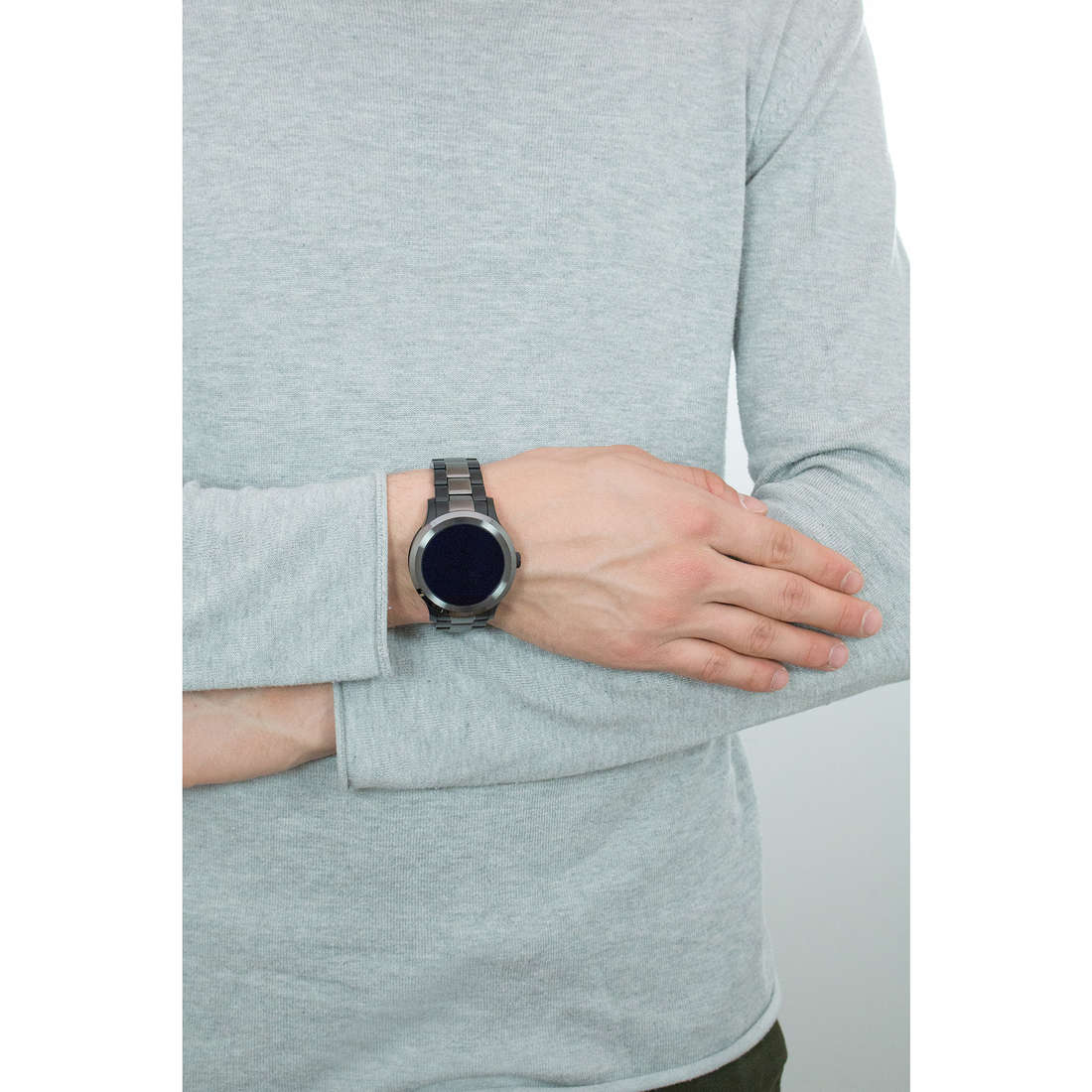 Fossil Smartwatches Q Founder uomo FTW2117 indosso