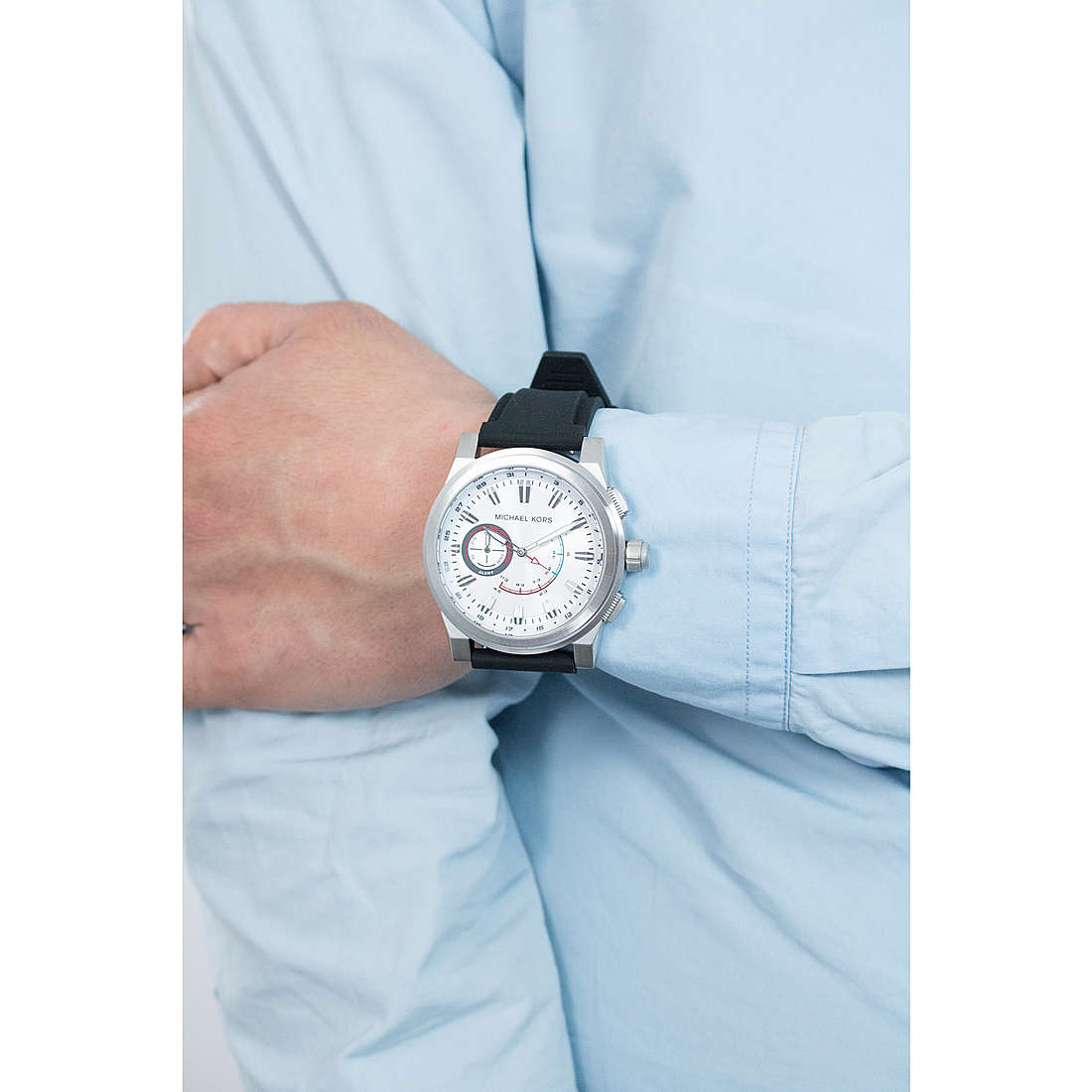 Michael Kors Smartwatches Grayson uomo MKT4009 indosso