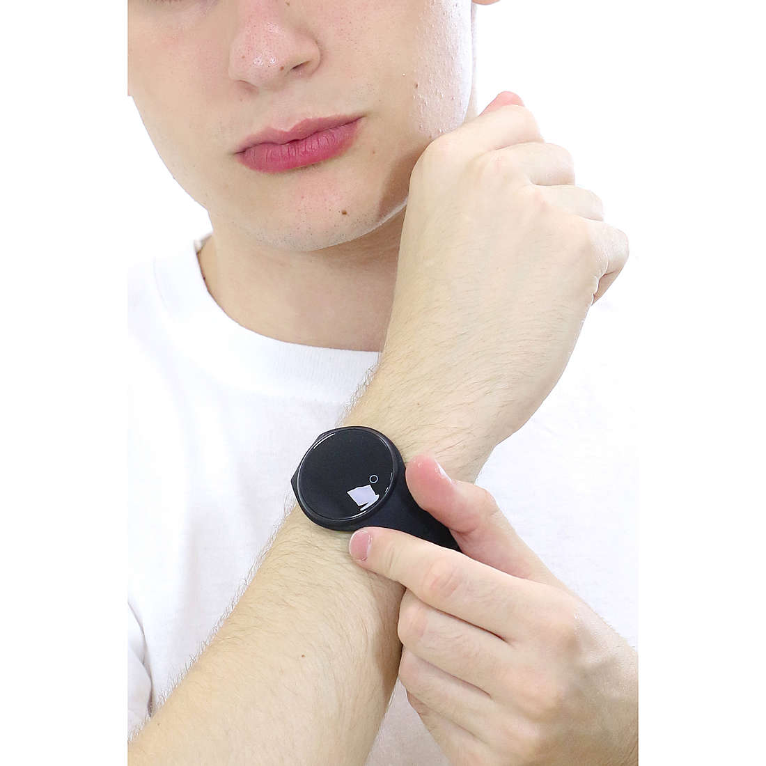Techmade Smartwatches Freetime uomo TM-FREETIME-BK indosso