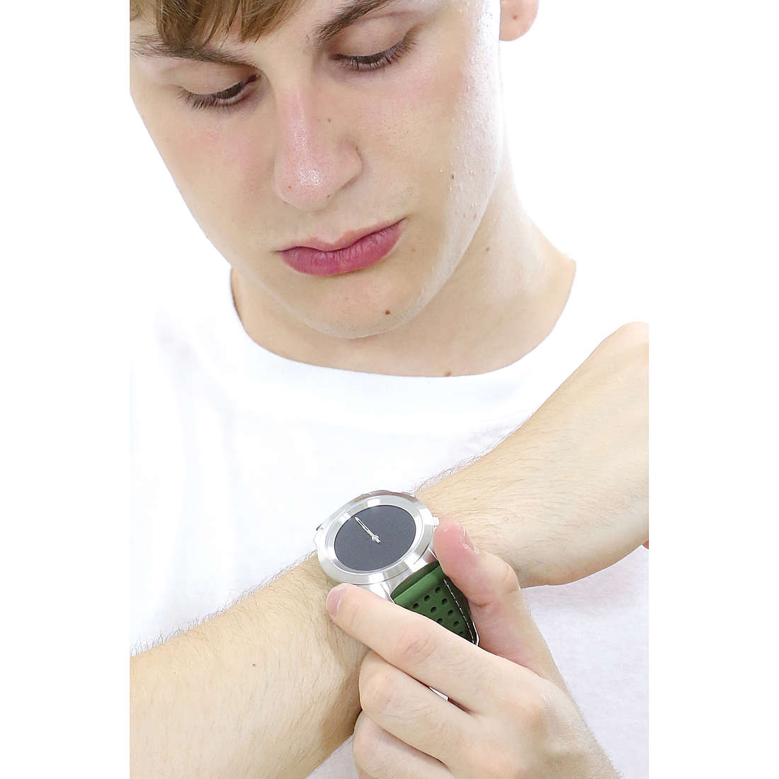 Techmade Smartwatches Fusion uomo TM-W007C-NGR indosso