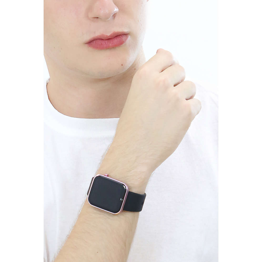 Techmade Smartwatches Hava uomo TM-HAVA-BPK indosso