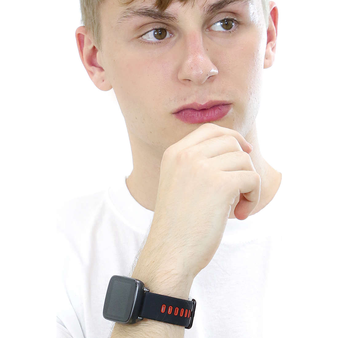 Techmade Smartwatches Macro uomo TM-MACRO-RED indosso