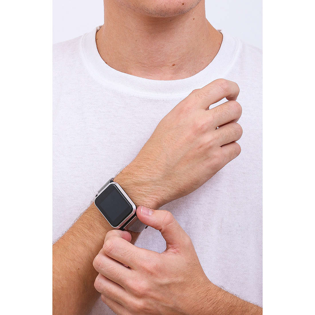 Techmade Smartwatches Stark uomo TM-STARK-MSIL indosso