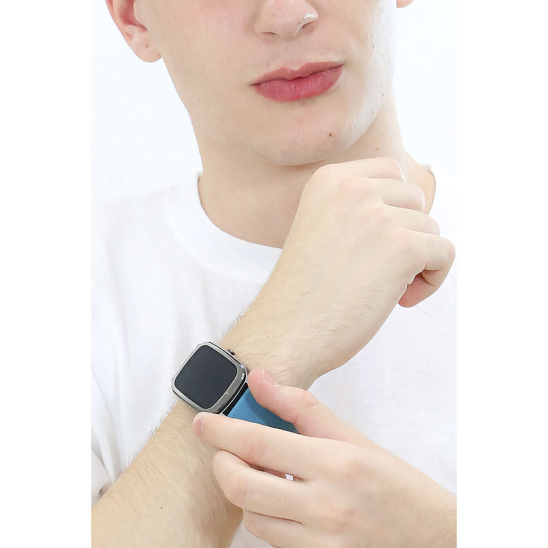 Techmade Smartwatches Vision uomo TM-VISION-GR indosso