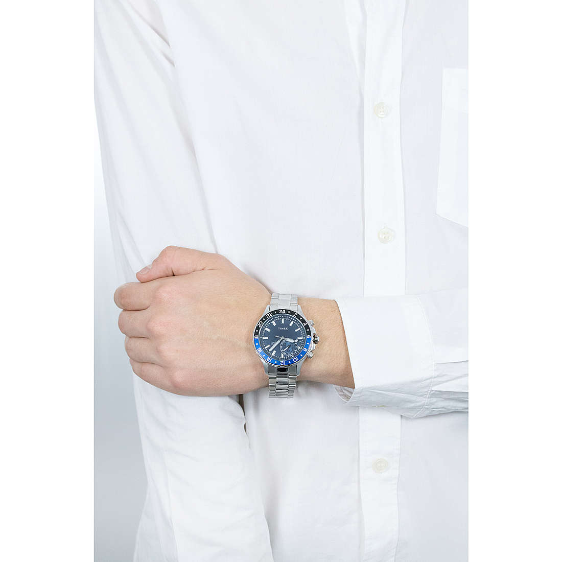 Timex Smartwatches IQ+ uomo TW2R39700 indosso
