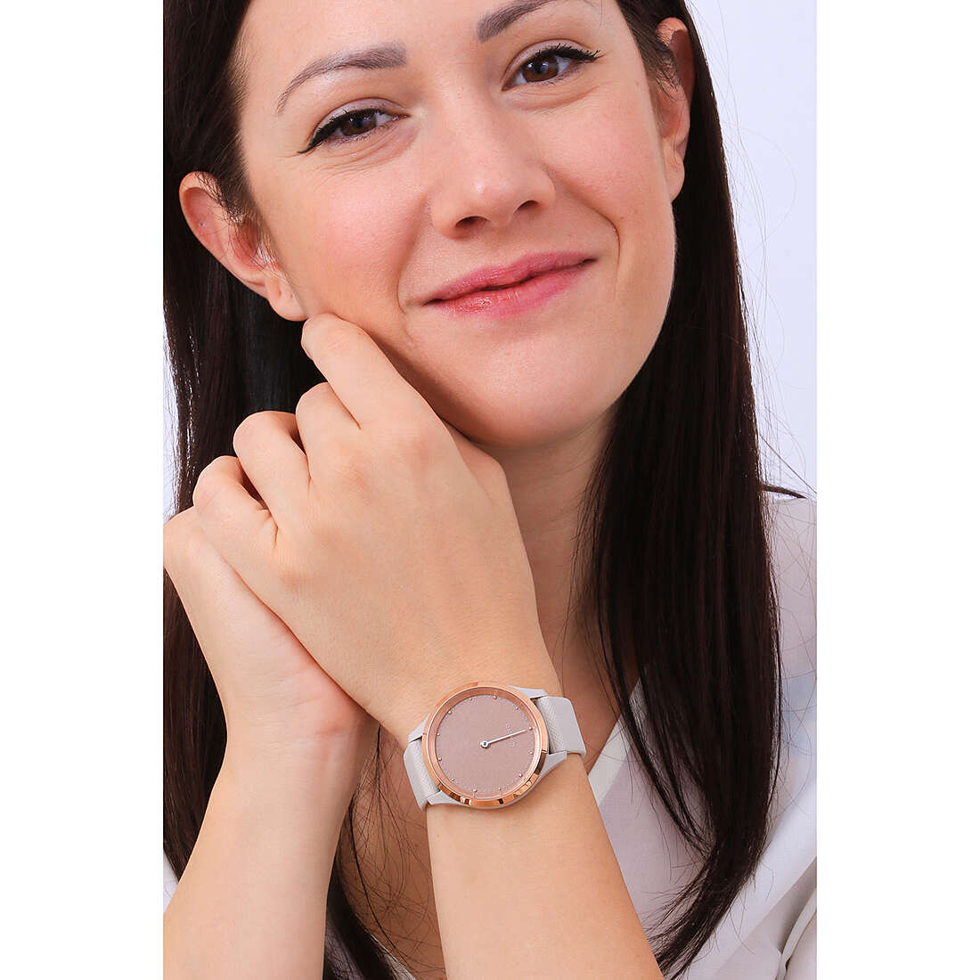 Garmin Smartwatches Vivomove donna 010-02238-02 indosso